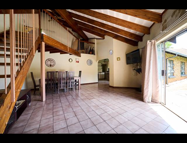 5 BEDROOM HOUSE FOR SALE IN ZWARTKOP